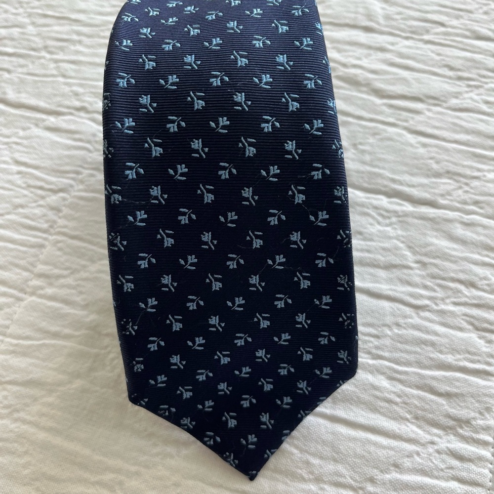 Men’s navy necktie with baby blue flowers